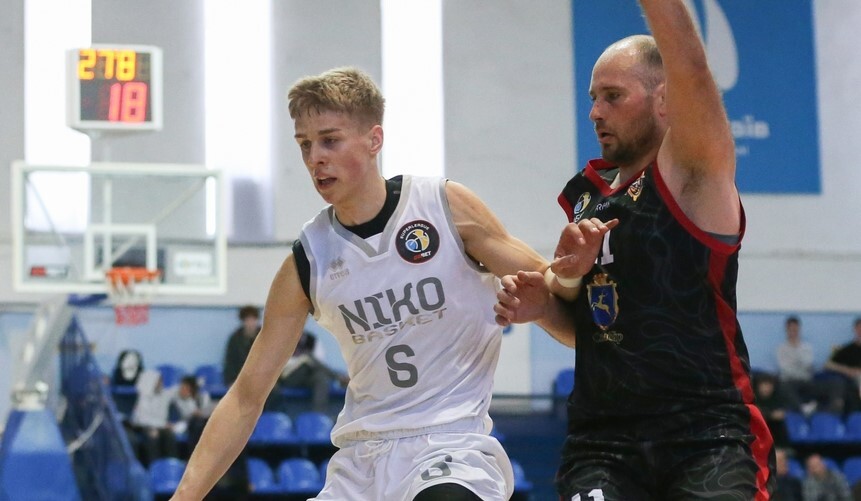 Вирішальна гра бронзової серії Вищої ліги пройде 1 травня